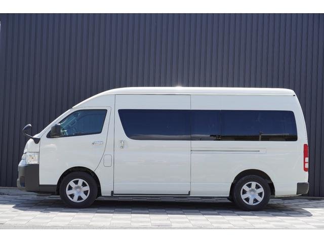 
								TOYOTA HIACE COMMUTER full									