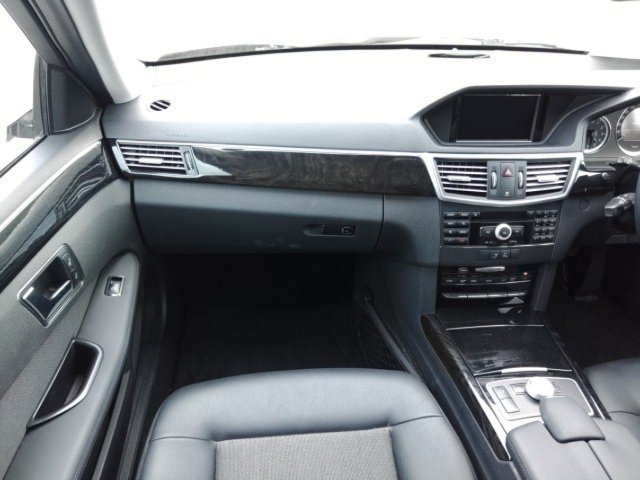 
								MERCEDES BENZ E-CLASS full									