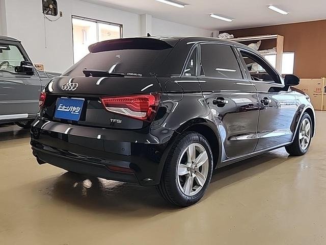 
								AUDI A1 SPORTBACK full									