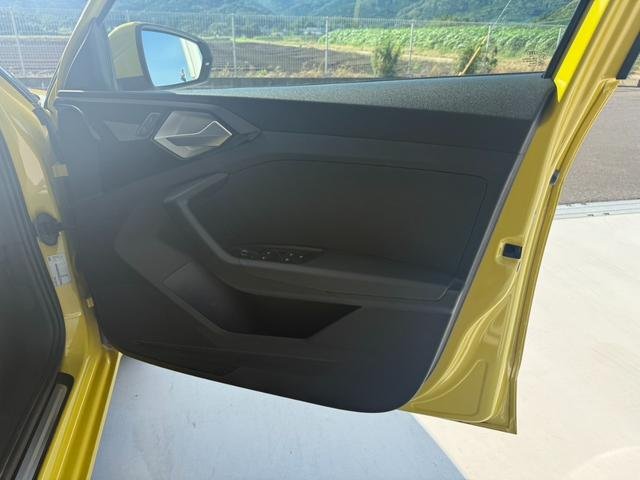 
								AUDI A1 SPORTBACK full									