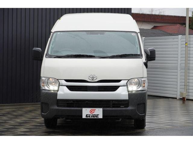 
								TOYOTA HIACE COMMUTER full									