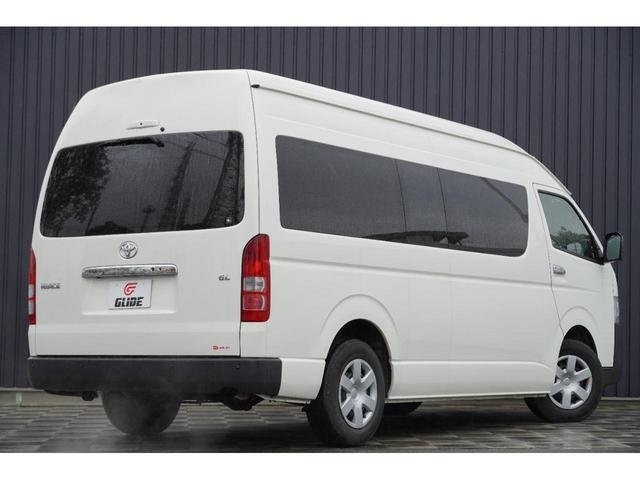 
								TOYOTA HIACE COMMUTER full									