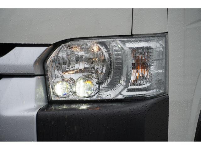 
								TOYOTA HIACE COMMUTER full									