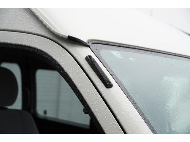 
								TOYOTA HIACE COMMUTER full									