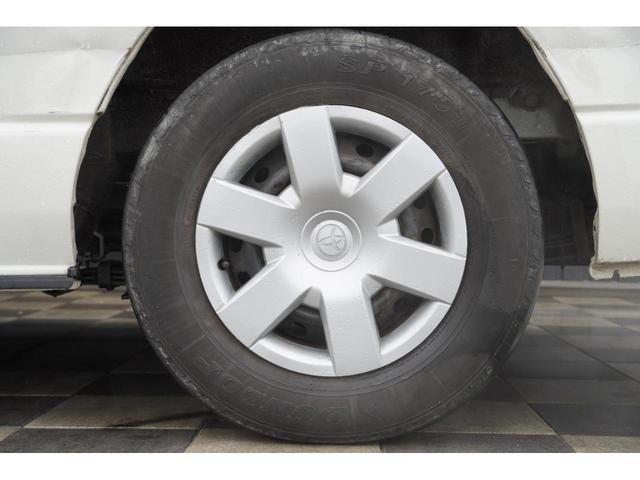 
								TOYOTA HIACE COMMUTER full									